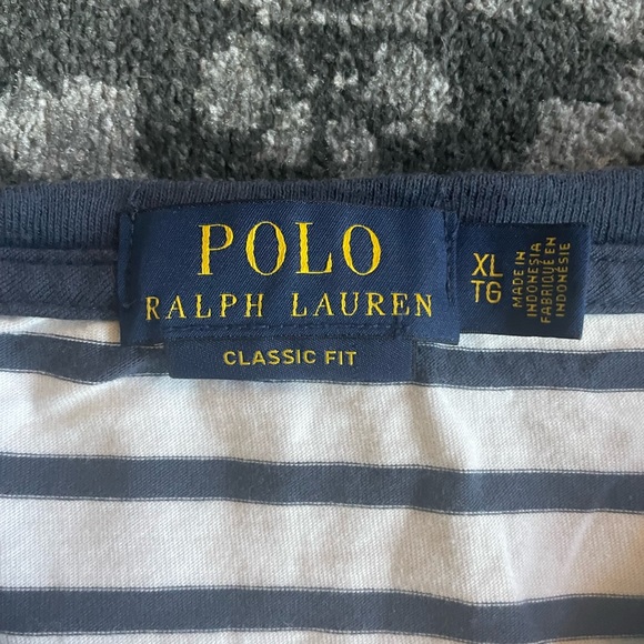 Polo Ralph Lauren Short Sleeve Navy and White Vneck Tshirt. Mens XL - Picture 2 of 3